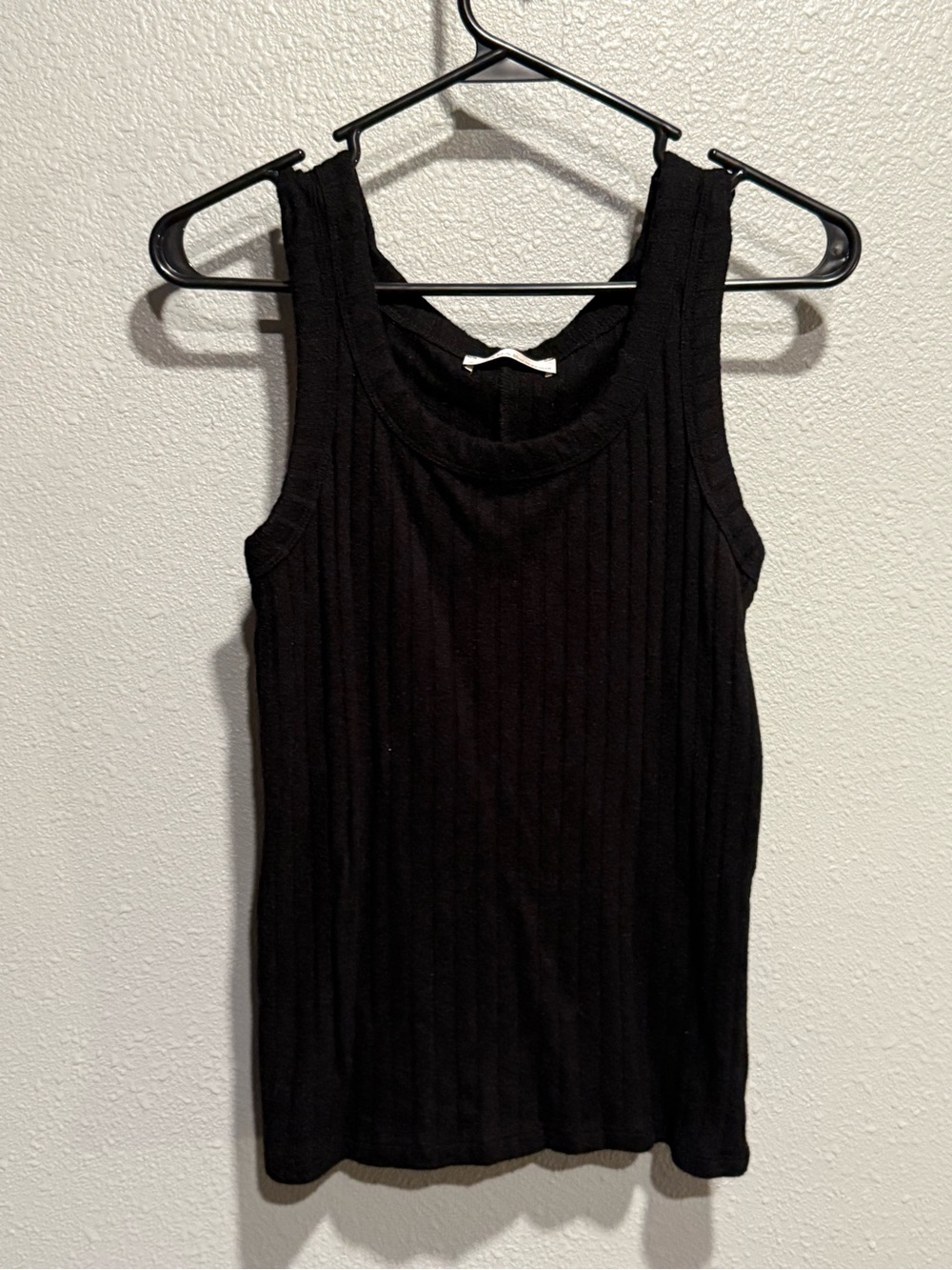 ZENANA Ribbed Tank Top in Black Size M Like New